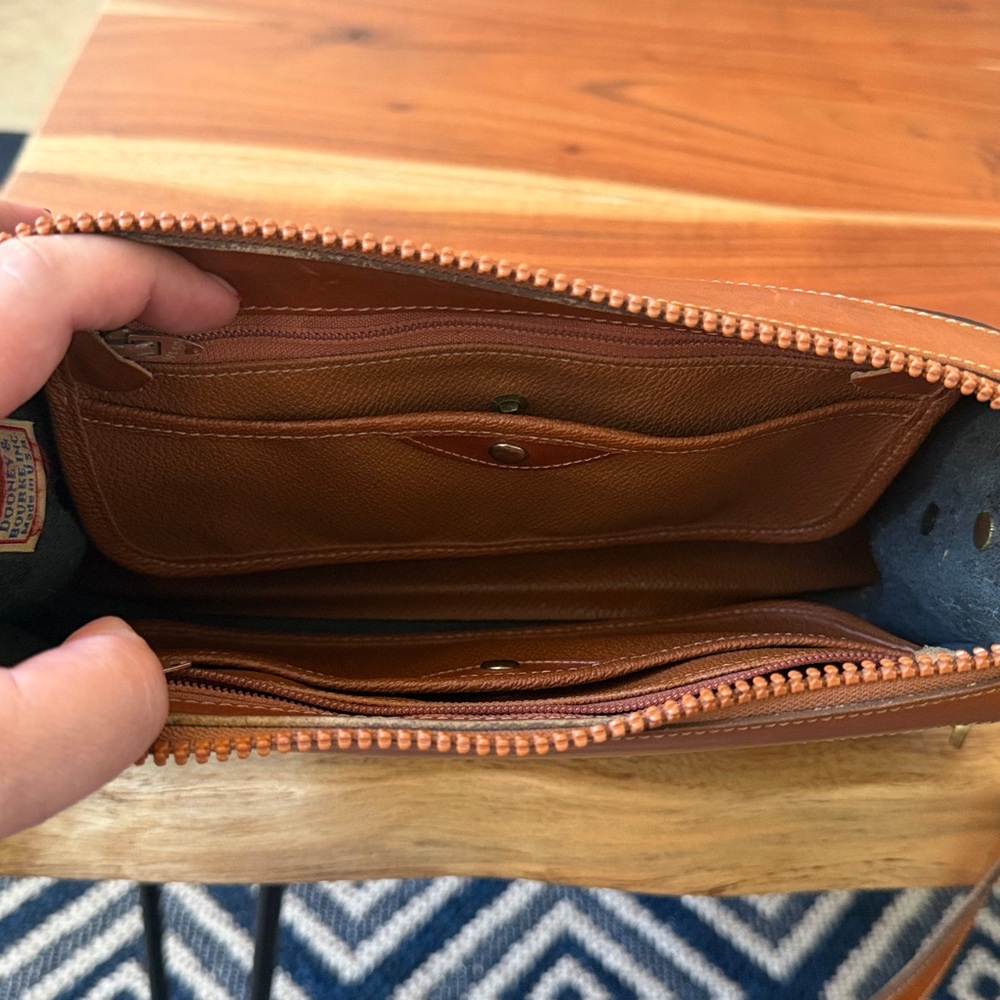 Vintage Dooney & Bourke Crossbody Bag Black & British Tan All Weather Leather - Picture 8 of 9